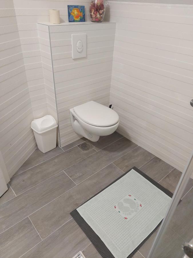 Lucic Guesthouse Цетинє Екстер'єр фото